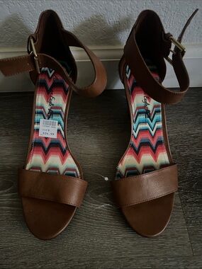 American Eagle Outfitters Brown Ankle-Strap Heels with Multicolor Chevron Insole